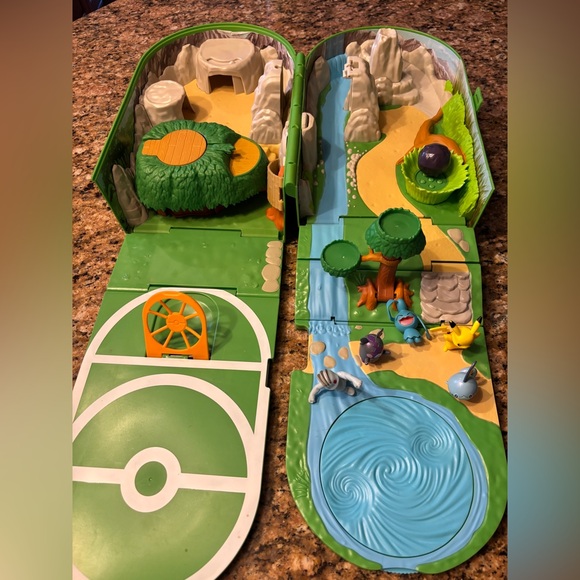 Pokemon Backpack Playset with Figures - Picture 1 of 4
